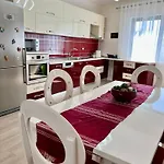 New Bazaar Cozy 2 Dajti View 地拉那